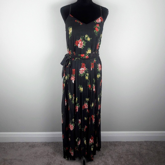 B Darlin Dresses & Skirts - B Darlin floral pleated maxi dress